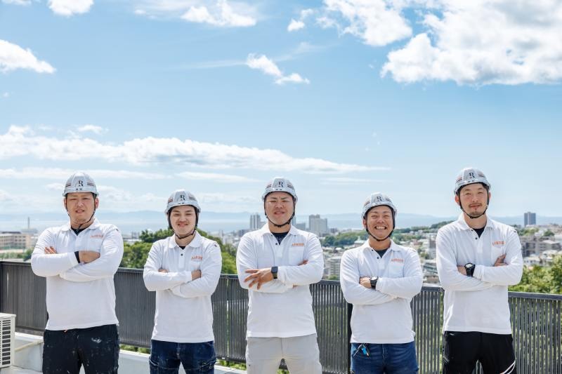 man-wearing-helmet-helmet-is-standing-front-computer-screen-web